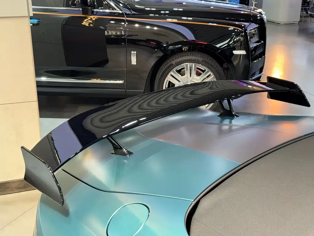Aston Martin V8 Vantage 2022 — фото 10