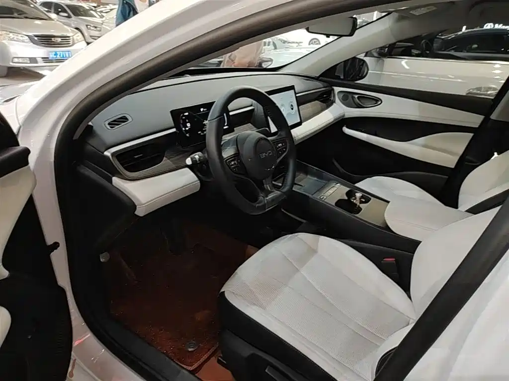 BYD Seal 05 DM-i 2025 — фото 12