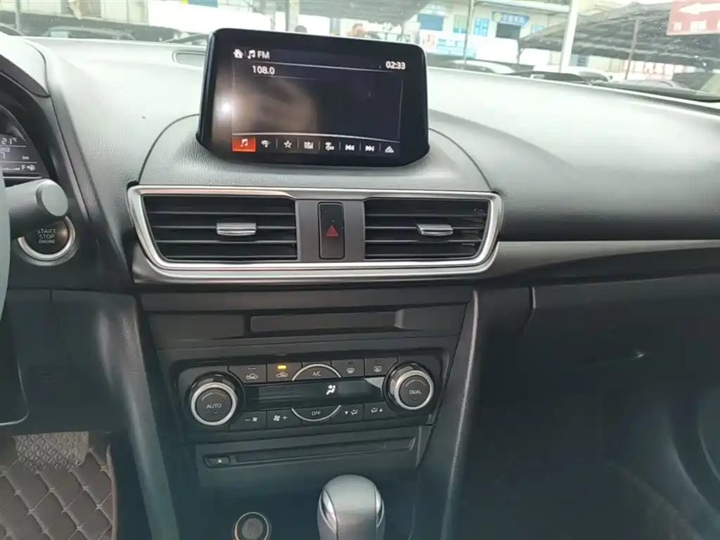 Mazda 3 Axela 2017 — фото 13