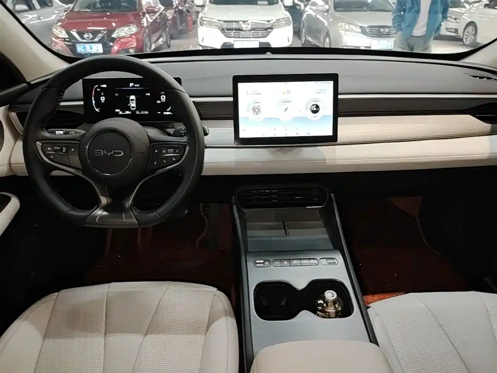 BYD Seal 05 DM-i 2025 — фото 9
