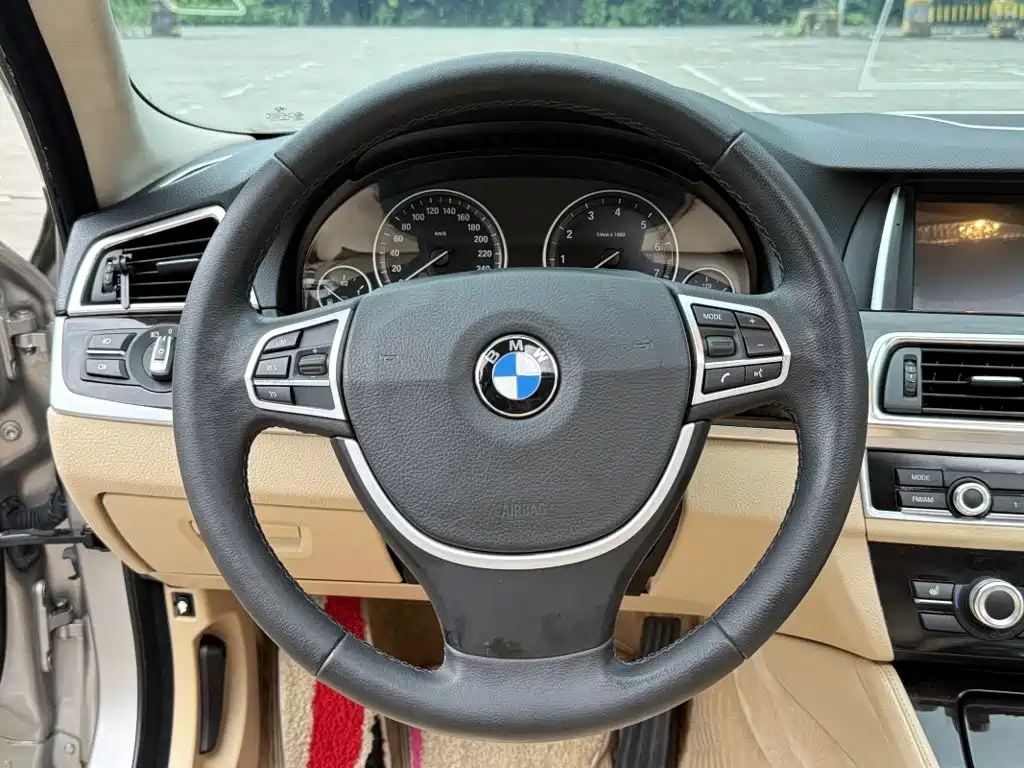BMW 5 Series 2013 — фото 16