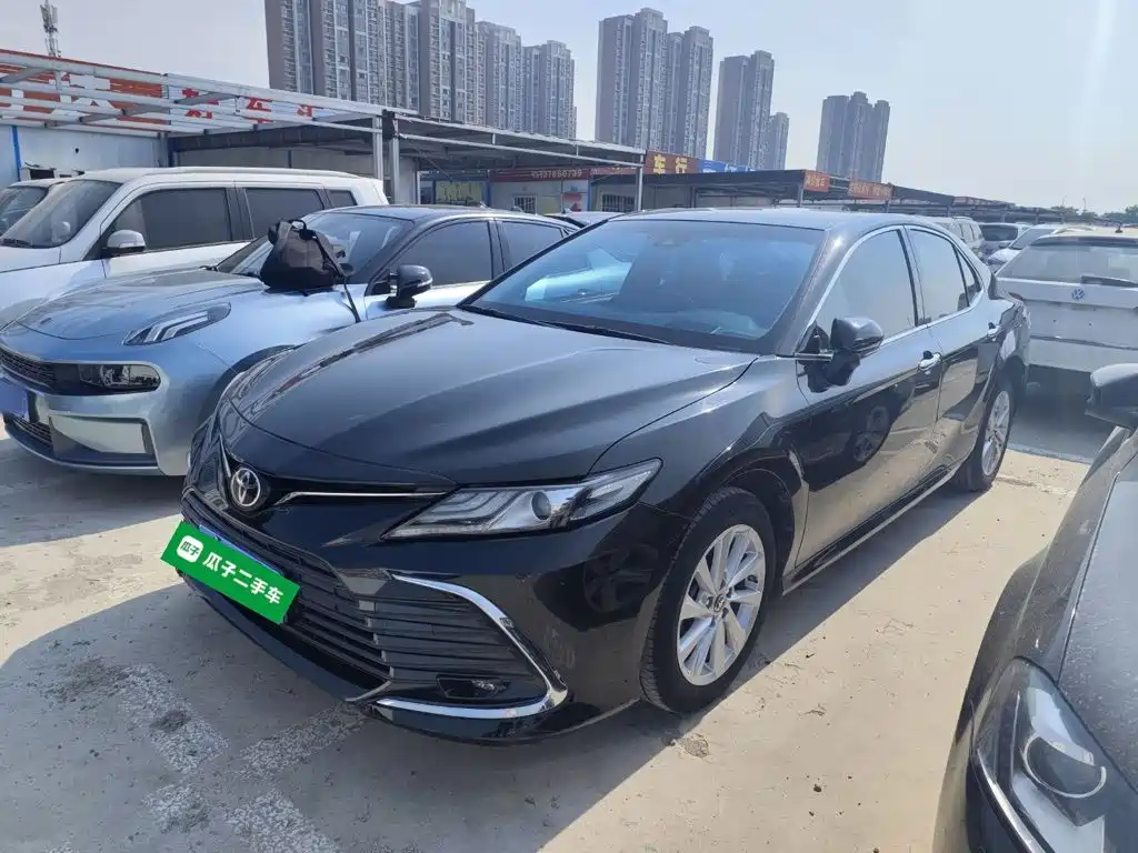 Toyota Camry 2022 — фото 2