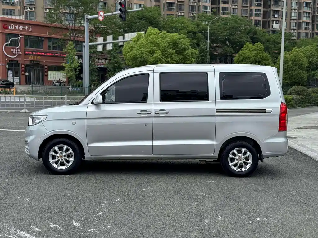 Wuling Hongguang V 2019 — фото 12
