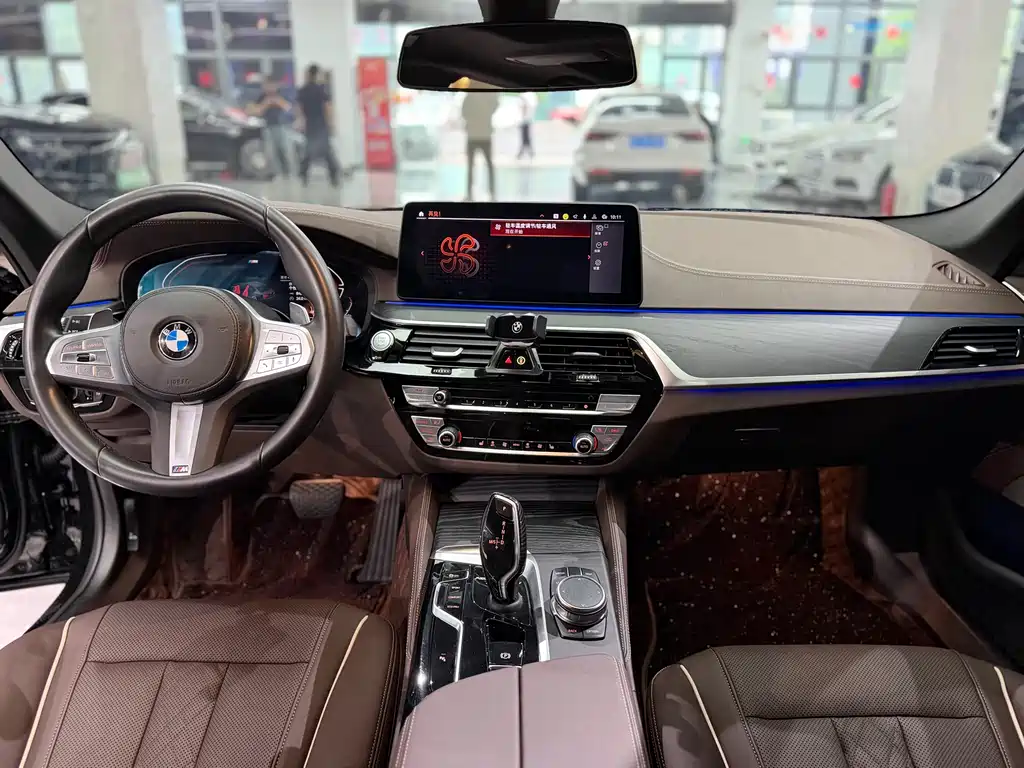 BMW 5 Series 2023 — фото 10