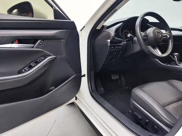 Mazda 3 Axela 2023