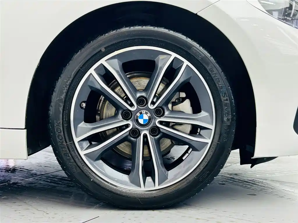 BMW 1 Series 2023 — фото 10