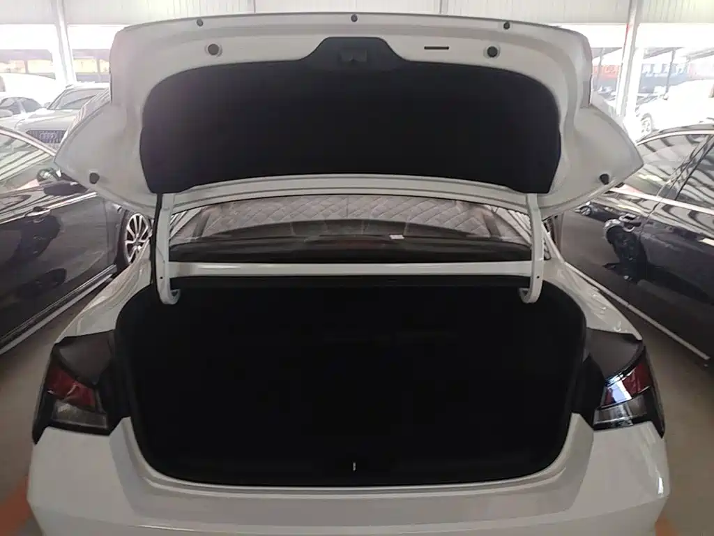 Hyundai Elantra 2023 — фото 19