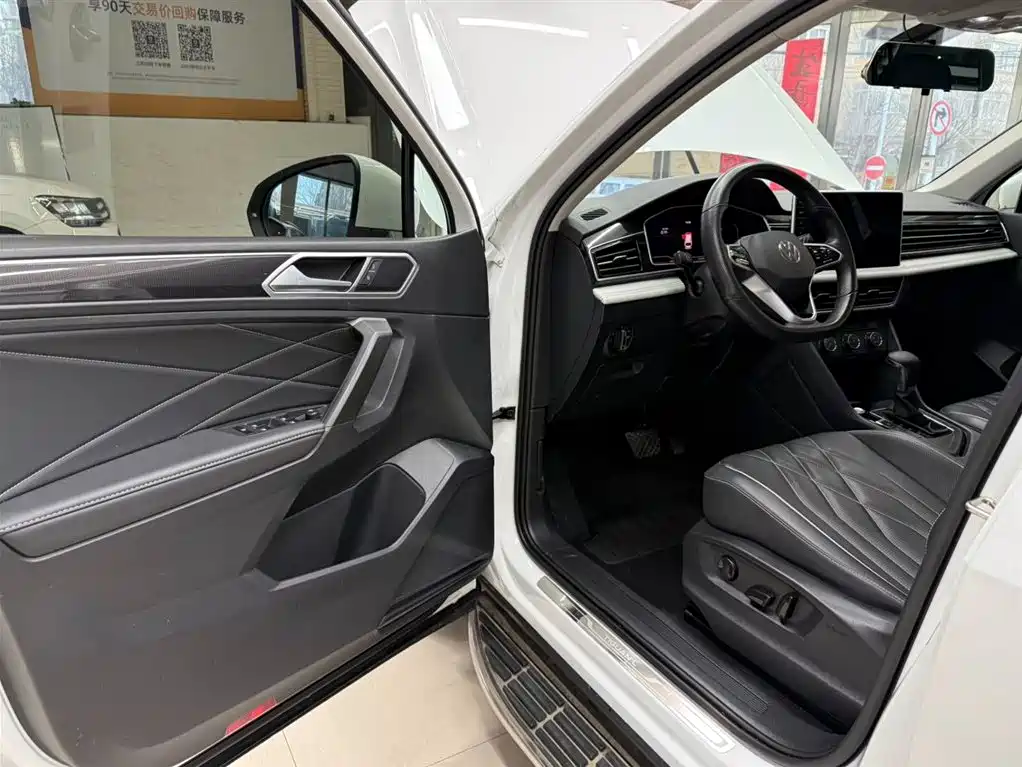 Volkswagen Tiguan L 2023 — фото 8
