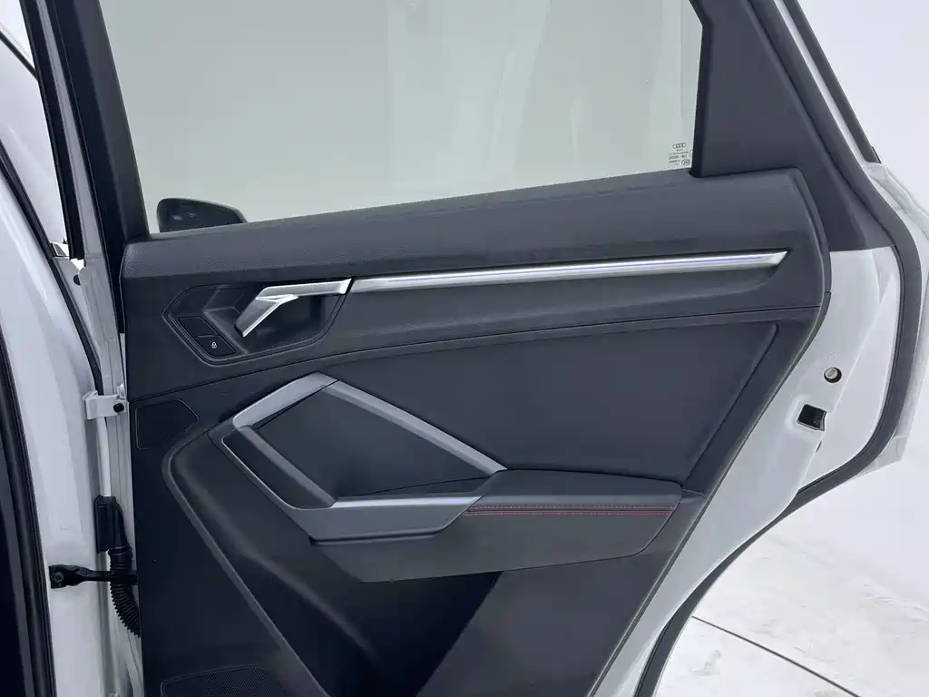 Audi Q3 2023 — фото 25