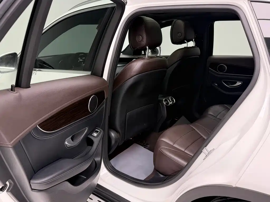 Mercedes-Benz GLC 2018 — фото 15