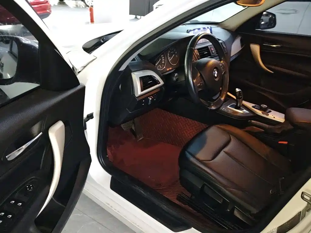 BMW 1 Series 2015 — фото 16