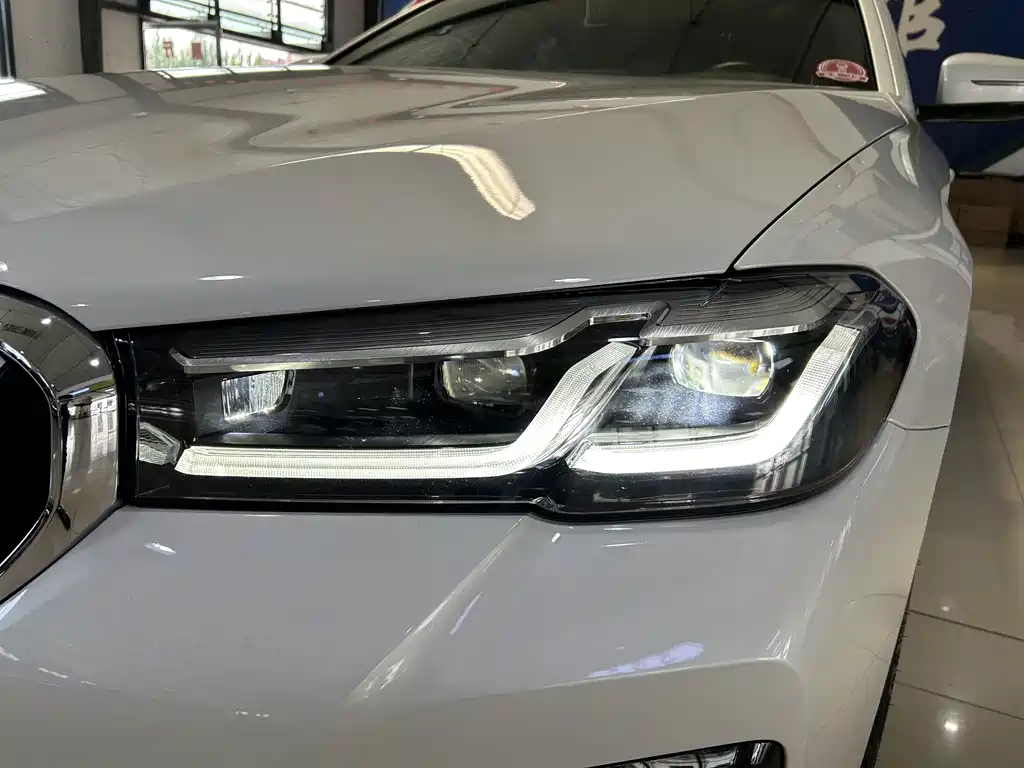 BMW 5 Series 2021 — фото 12