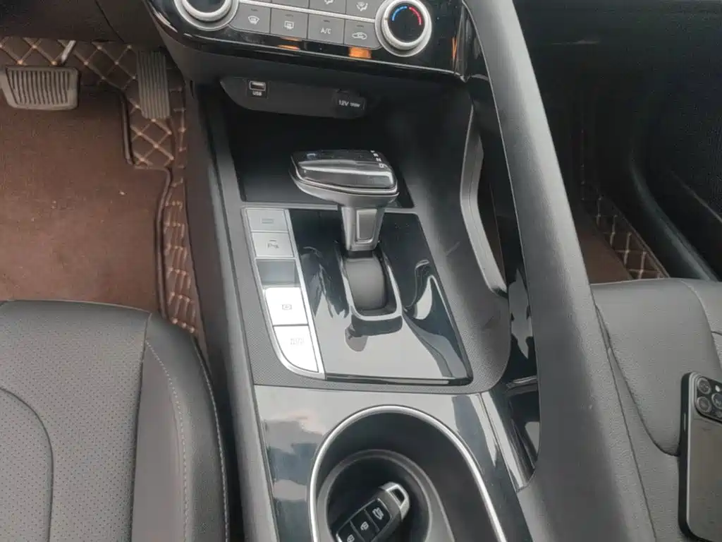 Hyundai Elantra 2022 — фото 14