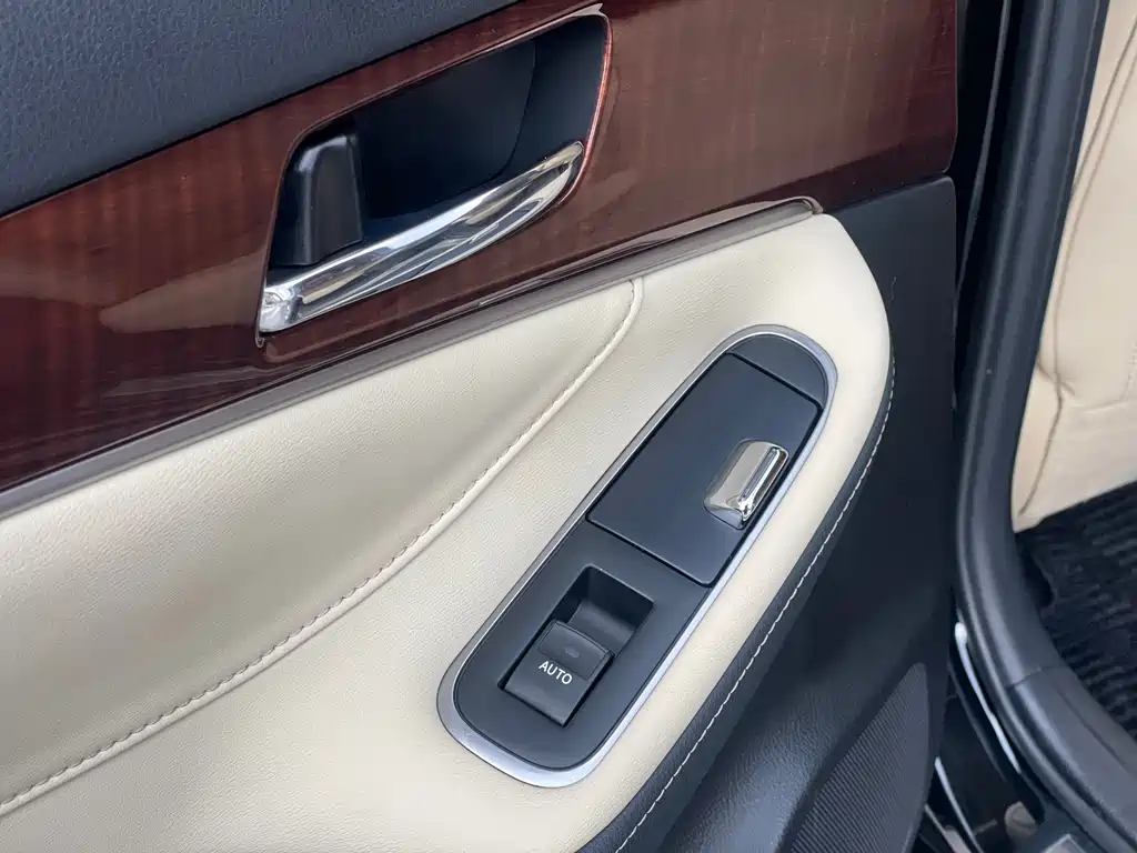 Toyota Crown 2017 — фото 12
