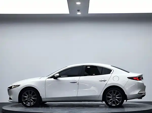Mazda 3 Axela 2023