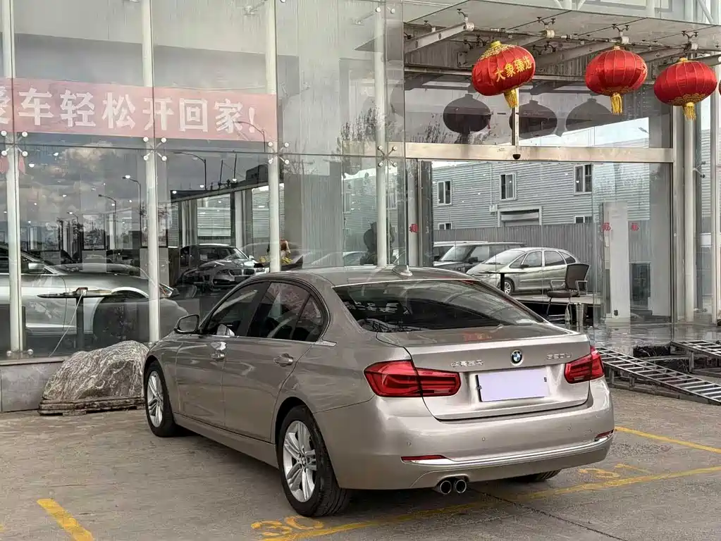 BMW 3 Series 2017 — фото 11