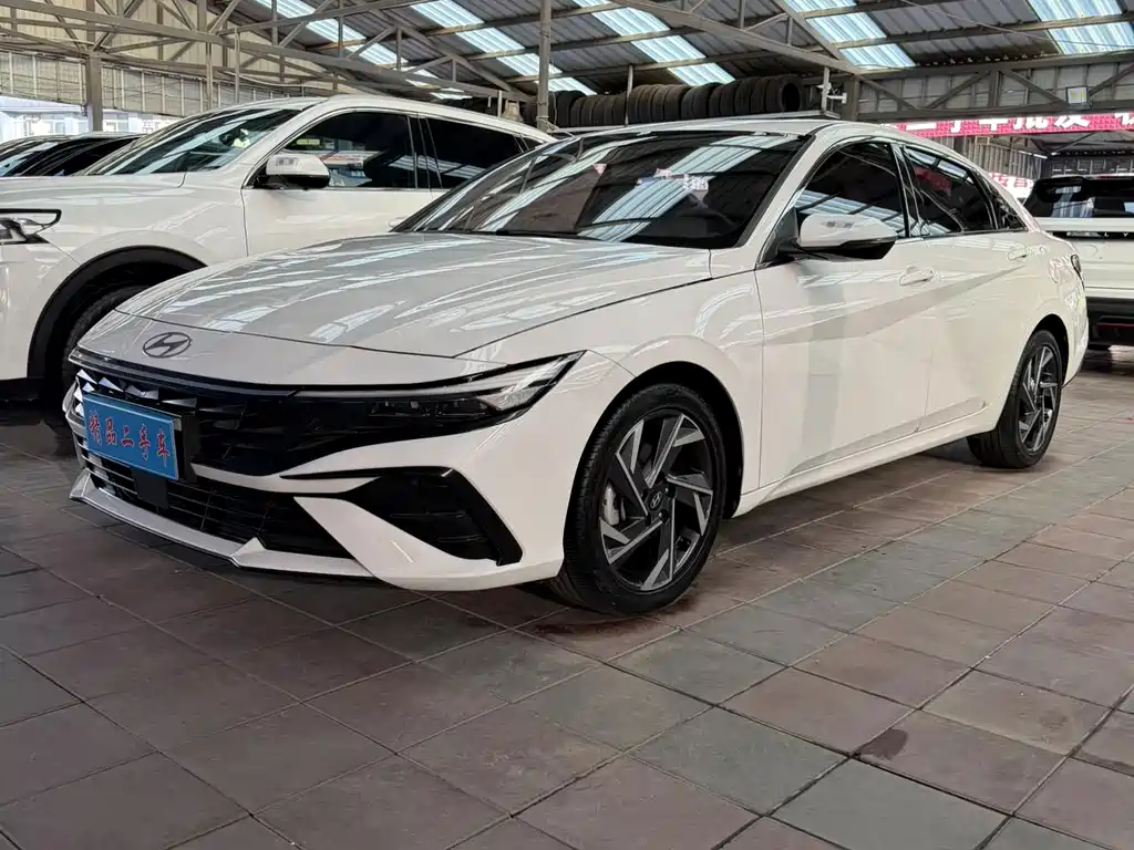 Hyundai Elantra 2023 — фото 1