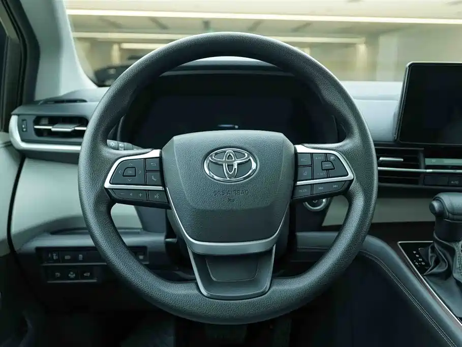 Toyota Granvia 2025 — фото 18