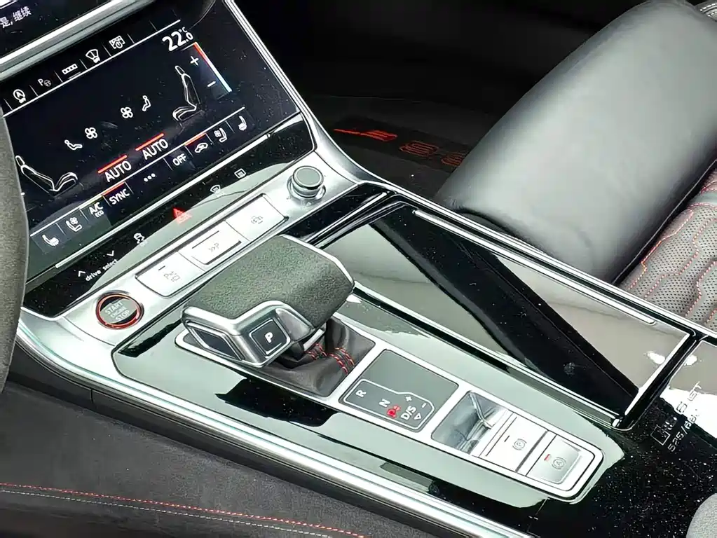 Audi RS 6 2025 — фото 18