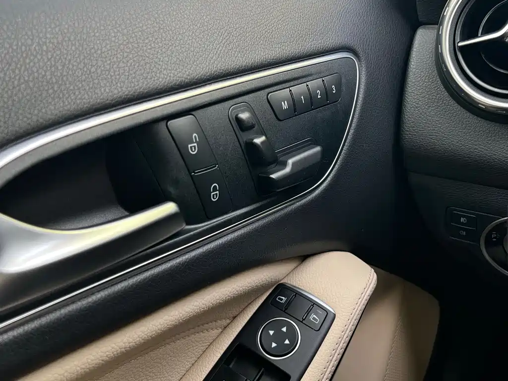 Mercedes-Benz GLA 2016 — фото 18