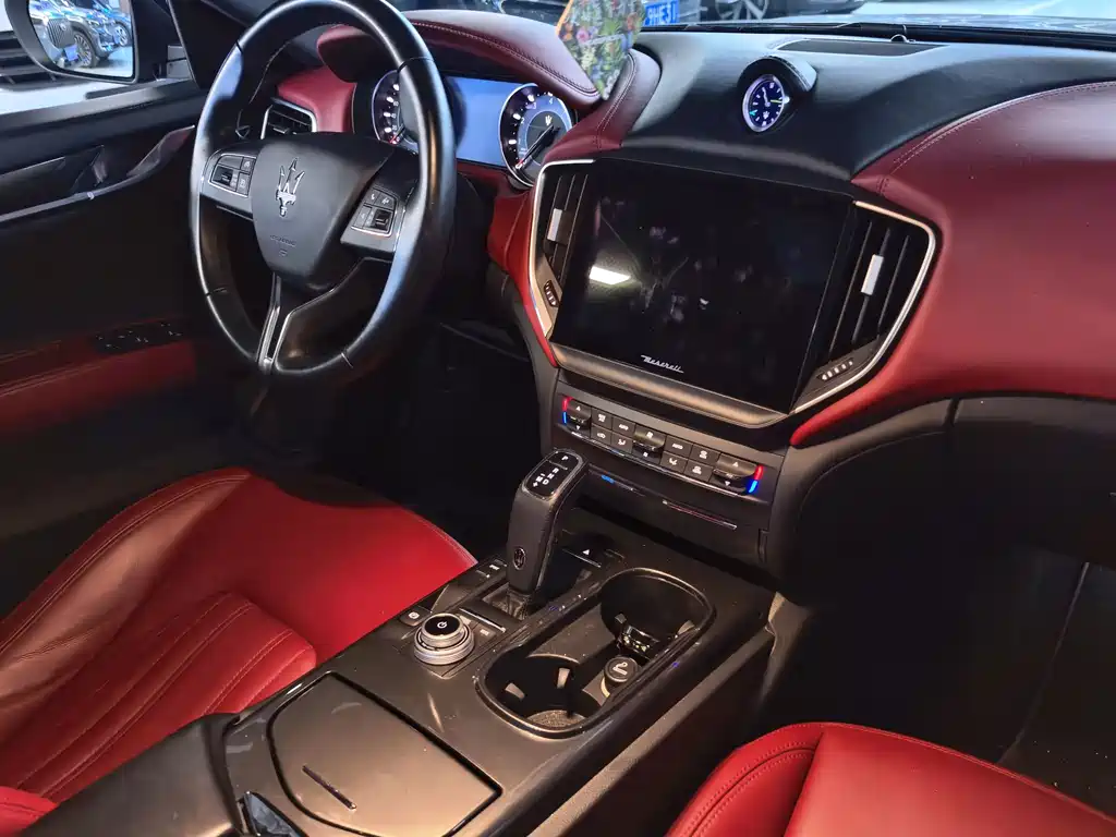 Maserati Ghibli 2021 — фото 14