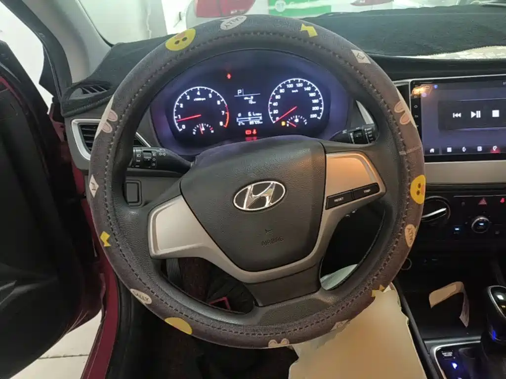 Hyundai Verna 2017 — фото 11