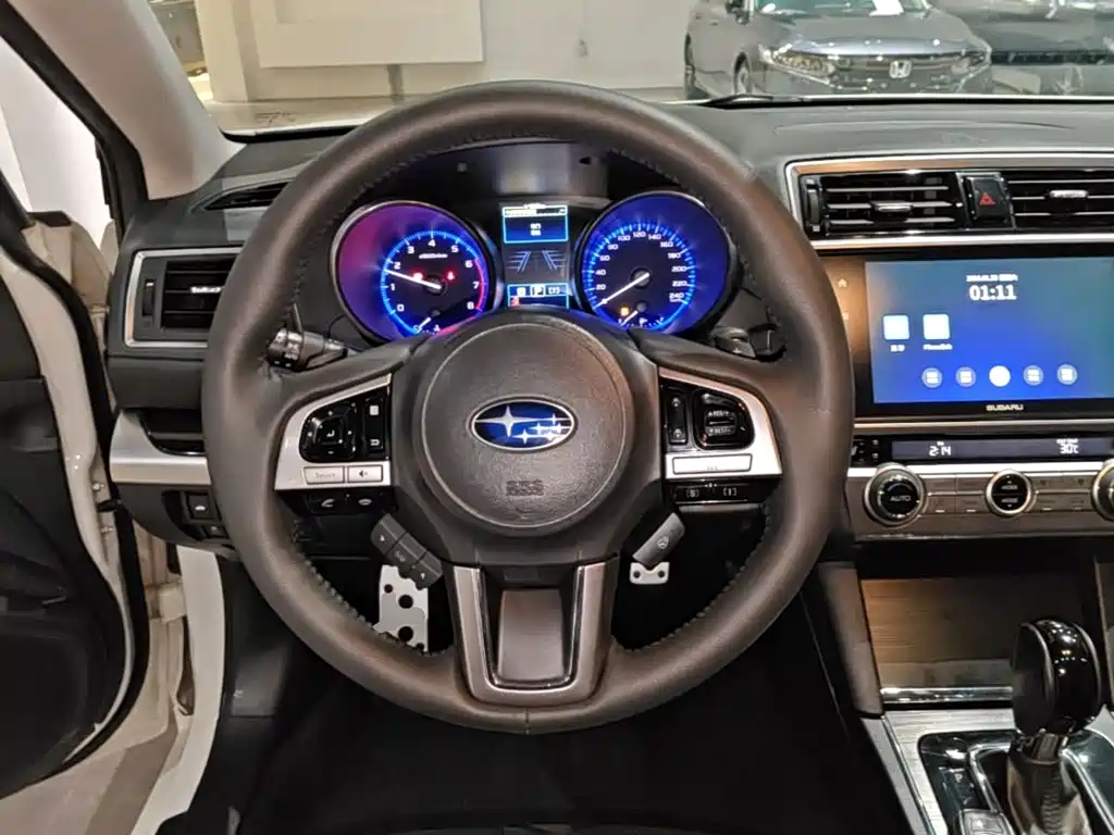 Subaru Legacy 2018 — фото 11
