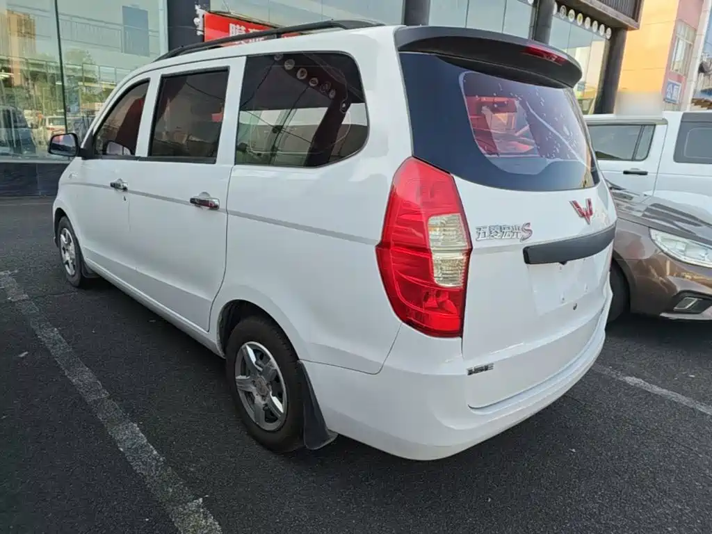 Wuling Hongguang 2018