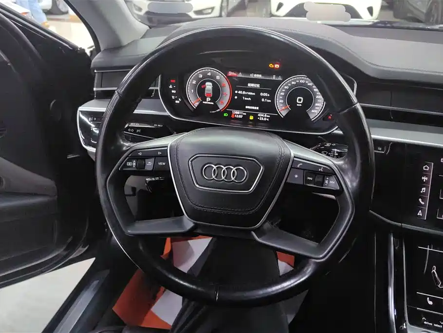 Audi A8 2019 — фото 15