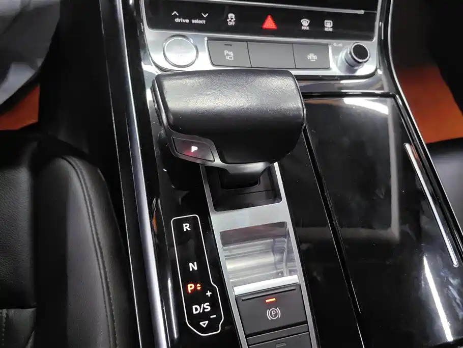 Audi A8 2019 — фото 16
