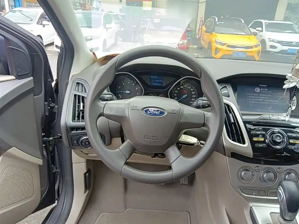 Ford Focus 2015 — фото 11