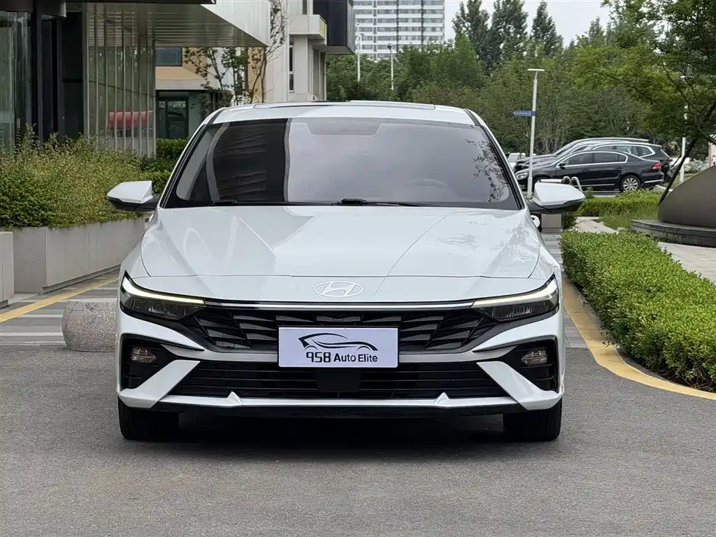 Hyundai Elantra 2023 — фото 2