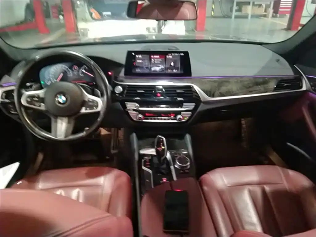BMW 5 Series 2018 — фото 16