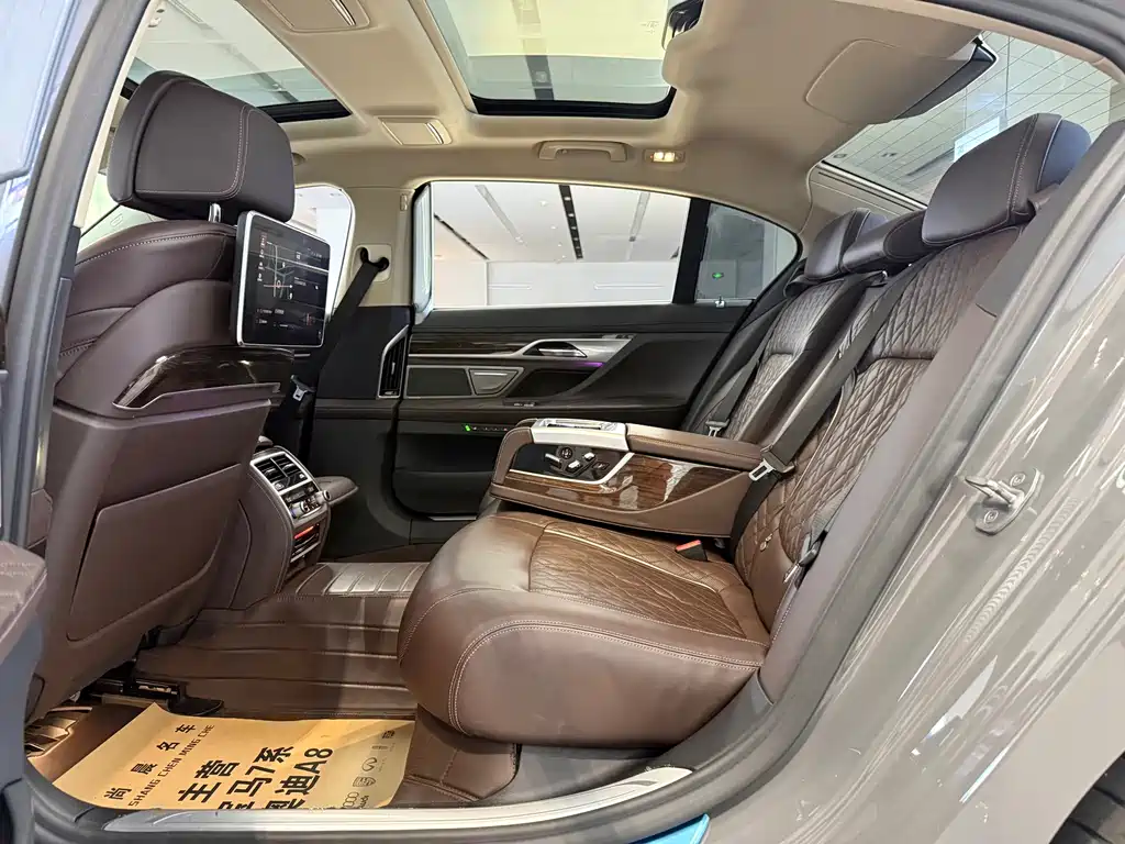 BMW 7 Series 2020 — фото 12