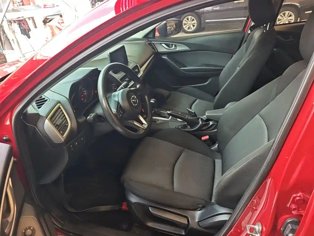 Mazda 3 Axela 2019 — фото 15