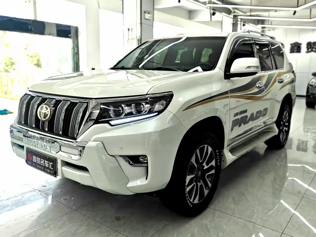 Toyota Prado 2023 — фото 1
