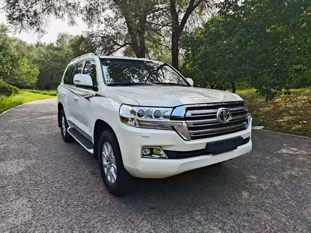 Toyota Land Cruiser 2018 — фото 1