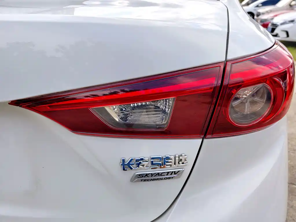 Mazda 3 Axela 2017 — фото 27