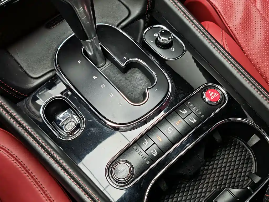 Bentley Flying Spur 2018 — фото 15