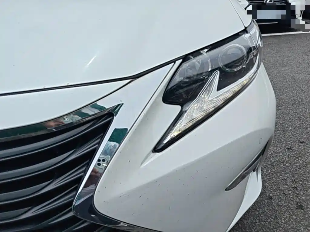 Lexus ES 2018 — фото 24