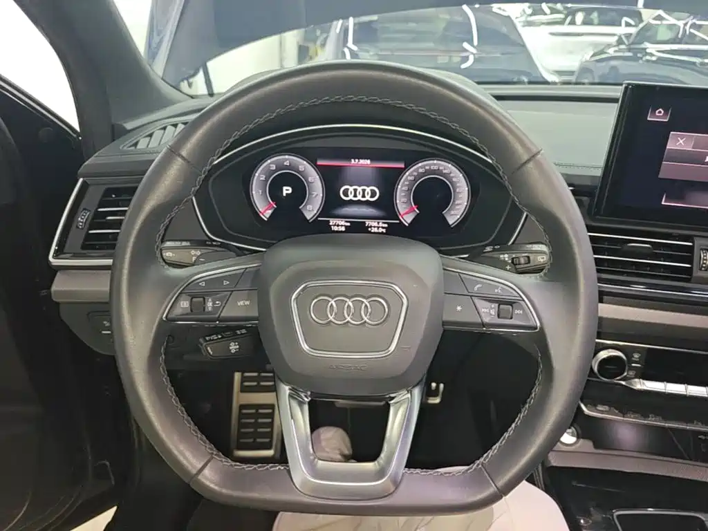 Audi Q5L 2024 — фото 11