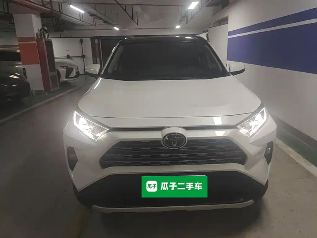 Toyota RAV4 2020 — фото 3