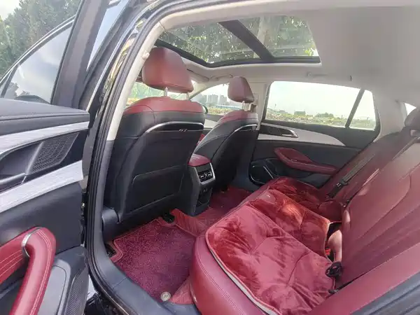 Hongqi H5 2025