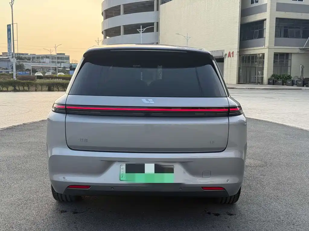 Li Auto Li L8 2025