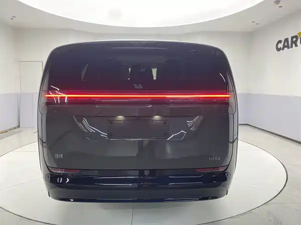 Li Auto MEGA 2025