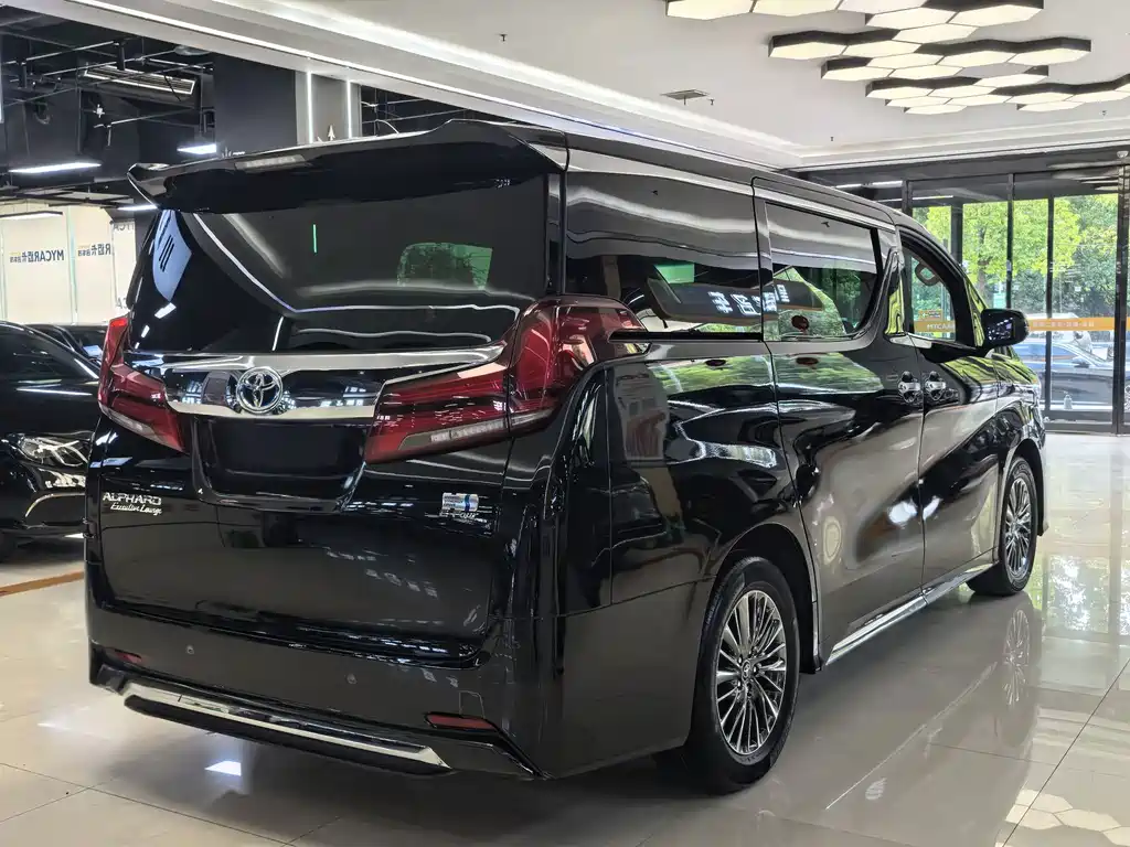 Toyota Alphard 2022 — фото 9