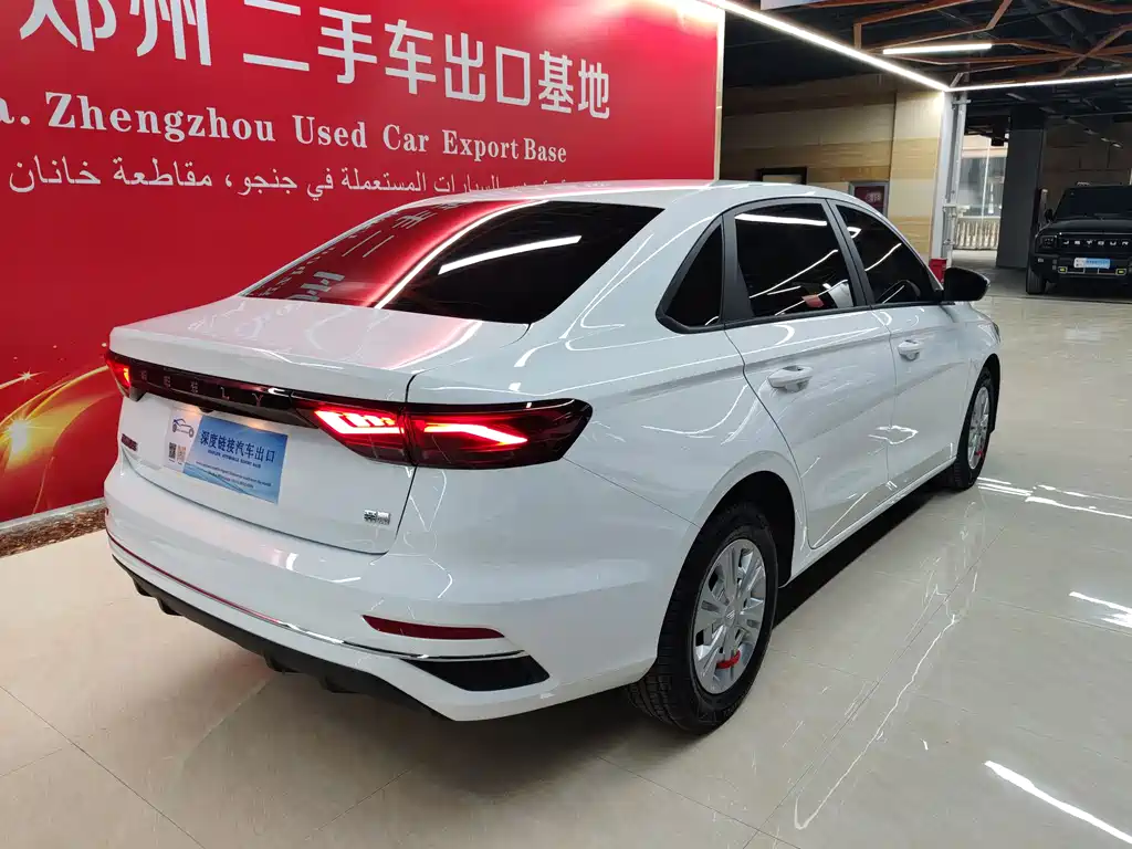 Geely Emgrand 2025 — фото 6