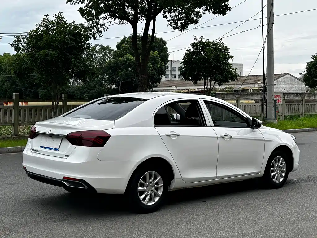 Geely Emgrand 2020 — фото 16
