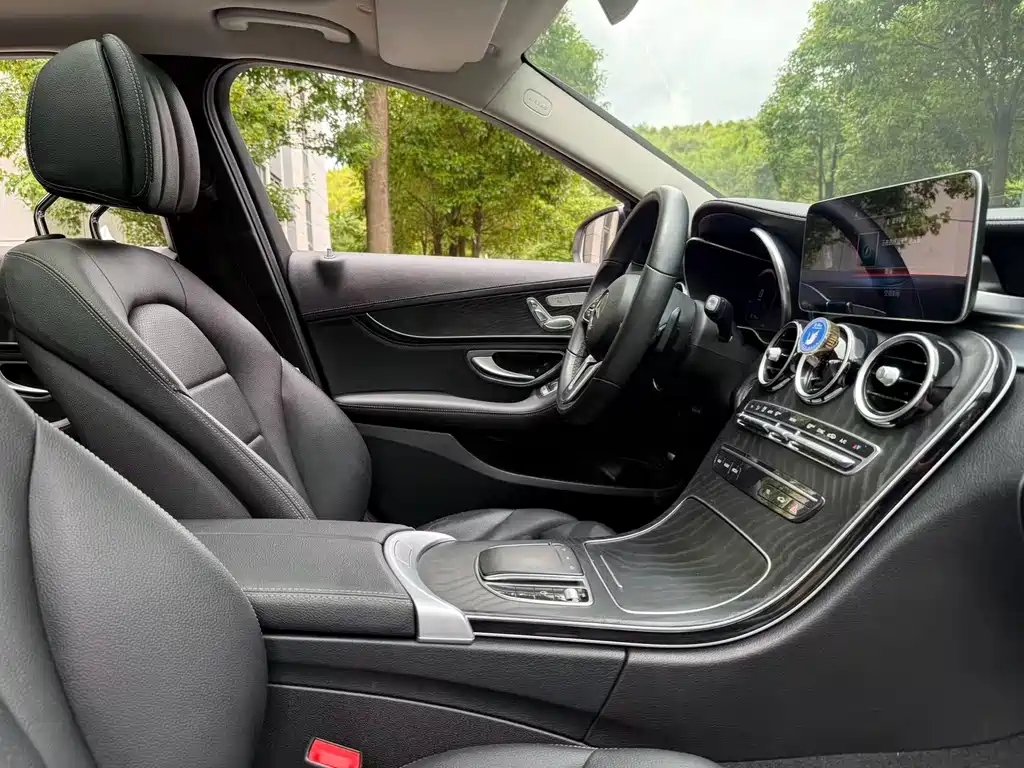 Mercedes-Benz C-Class 2019 — фото 19