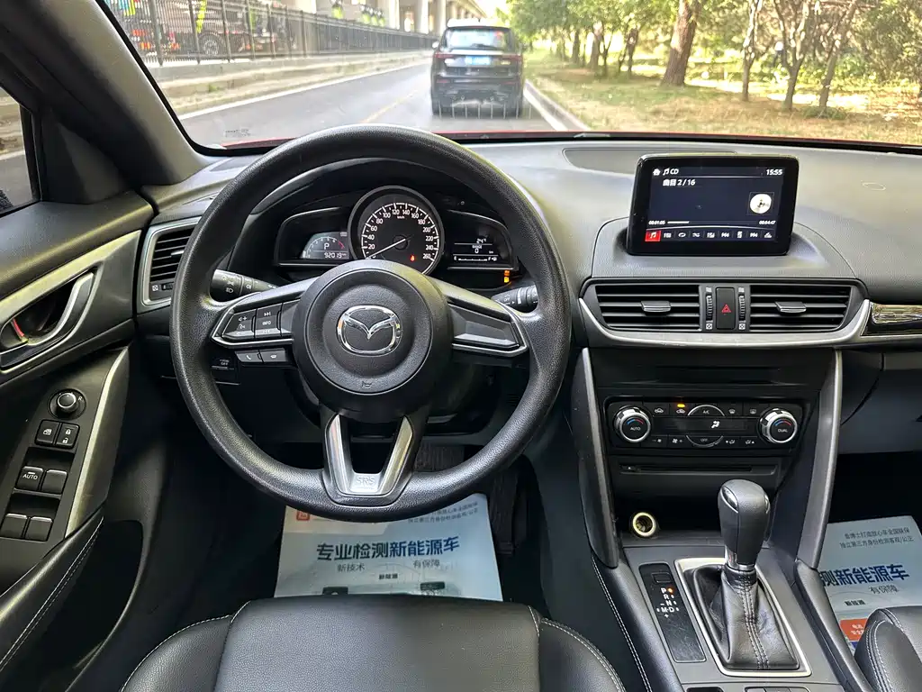 Mazda CX-4 2018 — фото 11